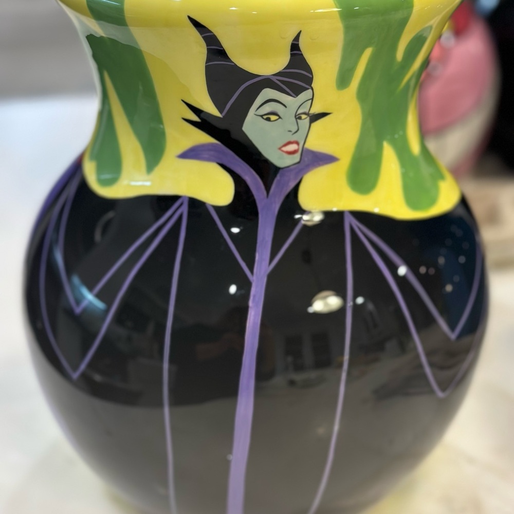 Disney Auctions Ltd Edition large colorful VASE Maleficent from Sleeping Beauty